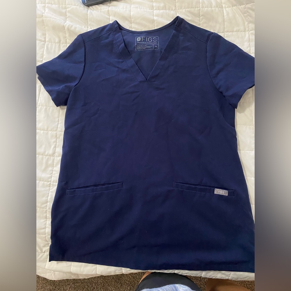 Figs scrub top